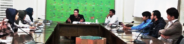 Photo of برگزاری کارگاه شعر با حضور گروس عبدالملکیان در دفتر اصفهان خانه ادبیات افغانستان